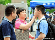 “大學(xué)不是幼兒園”，新生家長主動聯(lián)系輔導(dǎo)員，被老