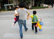 幼兒園老師透露：家長這5種接娃行為最令人反感，很多